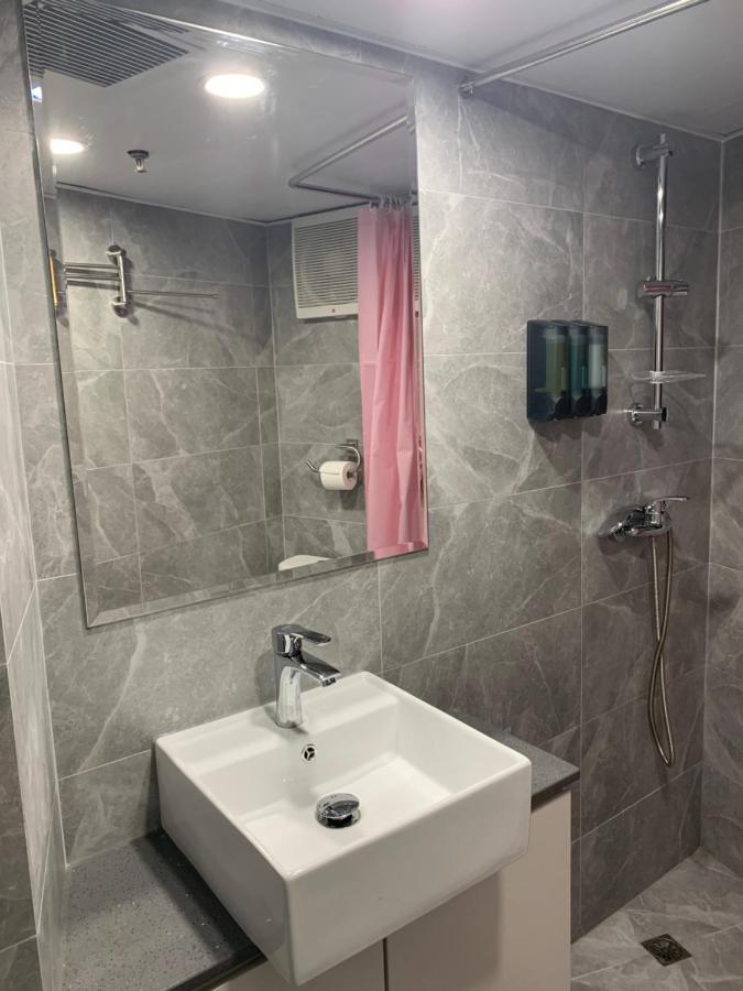 J Hotel Hong Kong Bagian luar foto